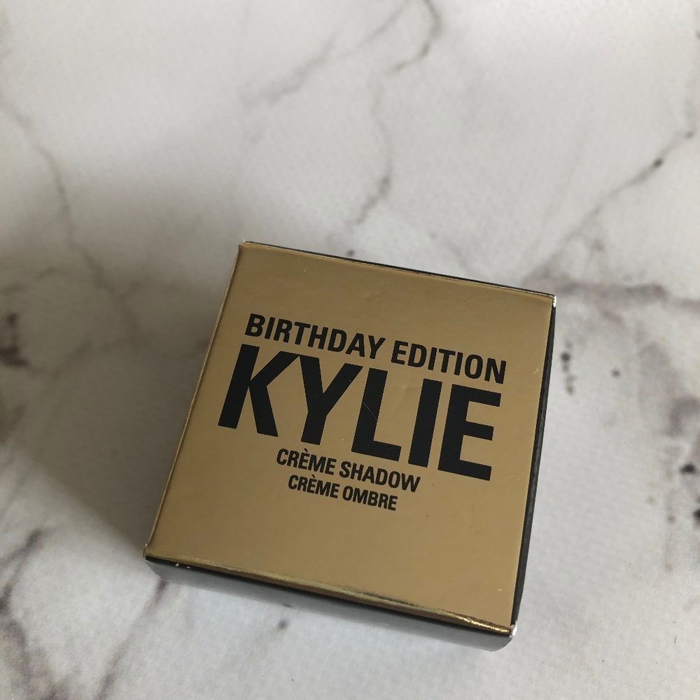 Kylie Birthday Edition Rose Gold Creme Eye Shadow
